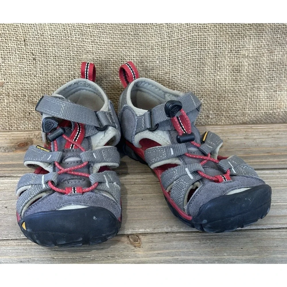 KEEN Boys Shoes Sandals Gray Red Sz 1 Summer Beach Camping